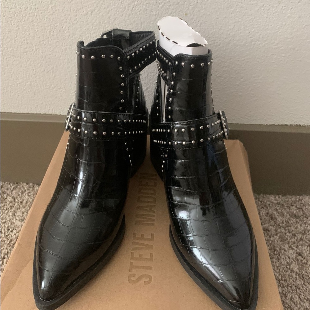 Worn once- Steven madden black patent crocodile booties